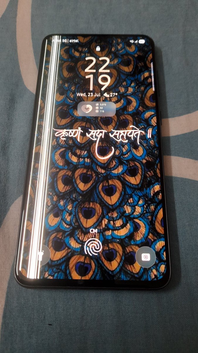 Konshu29's tweet image. Samsung agrees there's a problem with S21 FE screens.
But no screens in service centres + long approval wait.
Waah @SamsungIndia, problem bhi aapka, solution bhi delay mein.
Meanwhile, my phone is slowly turning into a zebra. 🦓
#S21FE #SamsungIndia #ScreenIssue