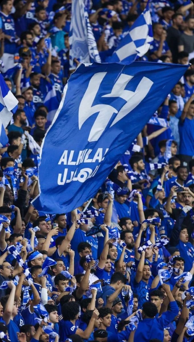 النصر بلا رئيس تنفيذي وبلا صفقات مهمة والوضع الإداري لديه على صفيح ساخن
الاتحاد بلا رئيس مجلس إدارة ولديه انقسام غير عادي 
الهلال لديه استقرار فني وإداري ولذلك لا نريد أن نسمح بأن يتم خلق انقسام جماهيري من العدم ويُغذيه جماهير واعلام الاندية الاخرى
انتبهوا ياهلاليين
لا للانقسام