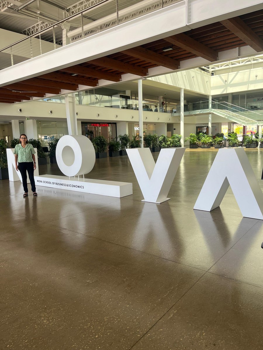 elle_ron tweet media