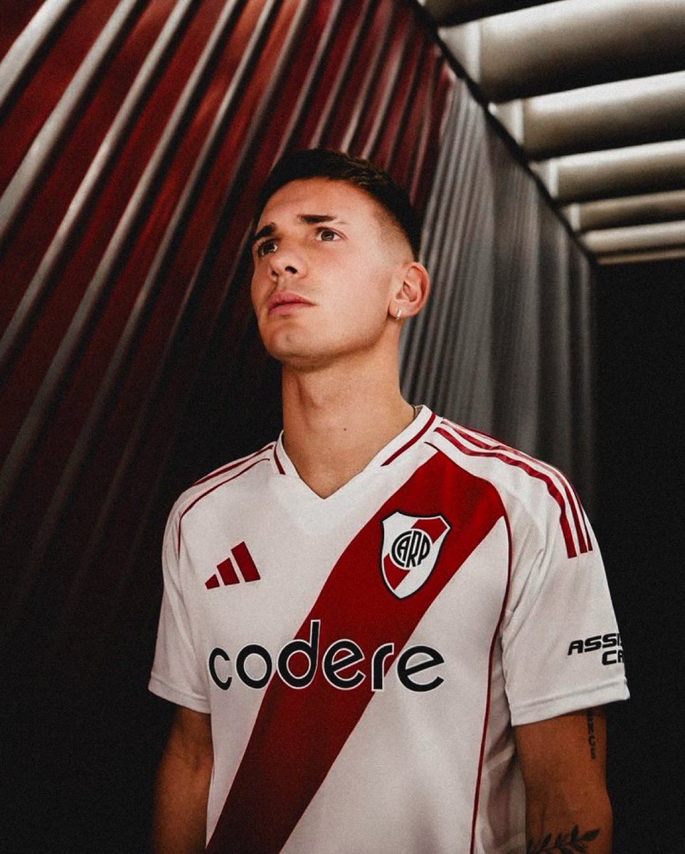 بالمناسبه مدريديستا

أنا ماراح اتأمل ولا راح اعشم نفسي في موسم القادم إلا بشرطين .

1- أشوف كل من : فرانكو — غونزالو — مبابي أساسين ولو لفتره بسيطه 

2 - نخلص موضوع صفقة المدافع سواء كان :
كوناتي , اوباميكانو , ساليبا…. اي احد منهم