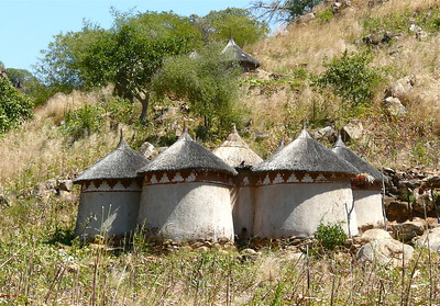 SudaneseCulture's tweet image. Traditional Huts, Nuba Mountains - Western Sudan.
#SudsneseCulture
قَطاطي تقليديّة، جبال النوبة - السودان.
#ثقافة_سودانية
📷 Rita Willaert