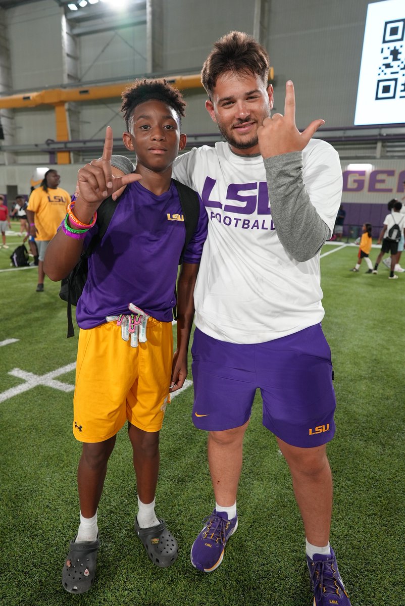 t3_tyson's tweet image. 1 time for the realist Happy 22 Family @schnapp_brandon 💜💛 #geauxtigers #lsu #LLK2