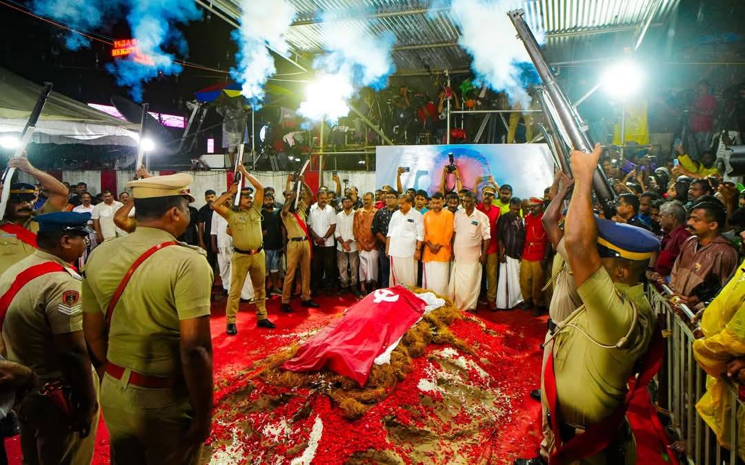 cpimspeak's tweet image. Comrade #VSAchuthanandan laid to rest with full state honours. He who lit a spark in the hearts of millions, returns to the red earth..