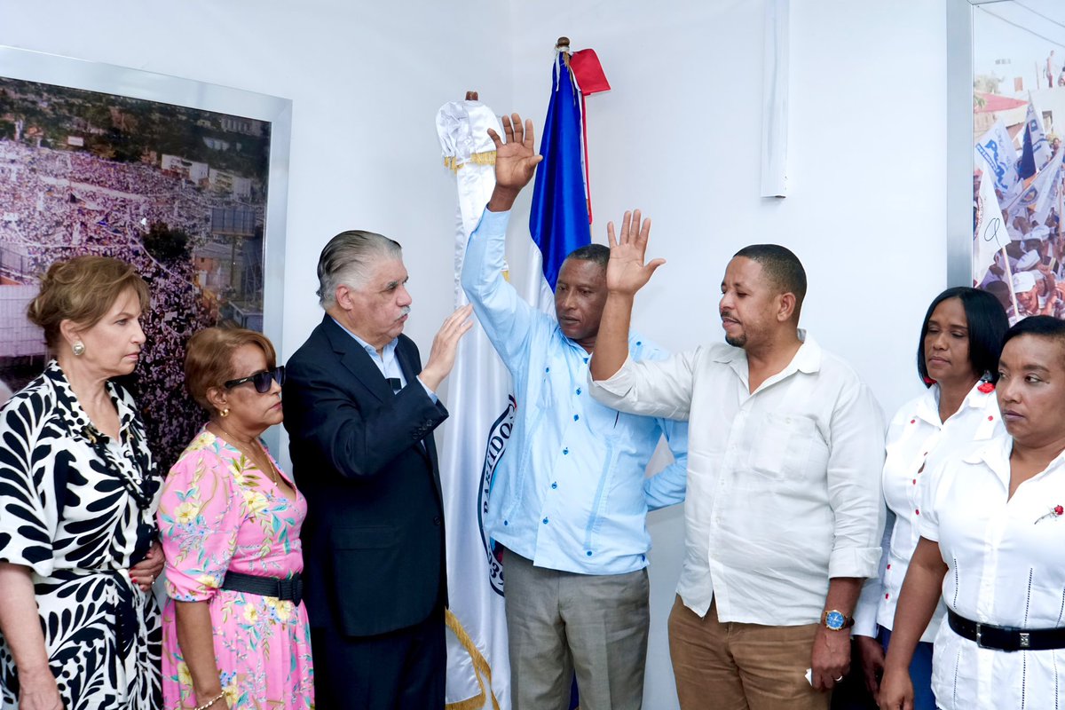 Como parte del programa nacional de reorganización para el crecimiento, sostuve una fructífera reunión de trabajo con los presidentes municipales y distritales de la provincia Monte Plata, con el objetivo de fortalecer nuestra estructura partidaria y avanzar en la preparación de