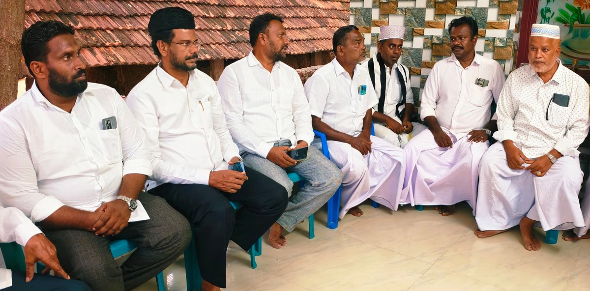 tmmkhqofficial's tweet image. காரணியேந்தல் பகுதியில் படுகொலை செய்யப்பட்ட  பர்வீன் பானு  குடும்பத்தினரை சந்தித்து சிறிய உதவி வழங்கி ஆறுதல் கூறிய ப.அப்துல்சமது எம்.எல்.ஏ

facebook.com/share/p/1YxtX4…

#tmmkitwing #abdulsamadmla #Pudukkottai