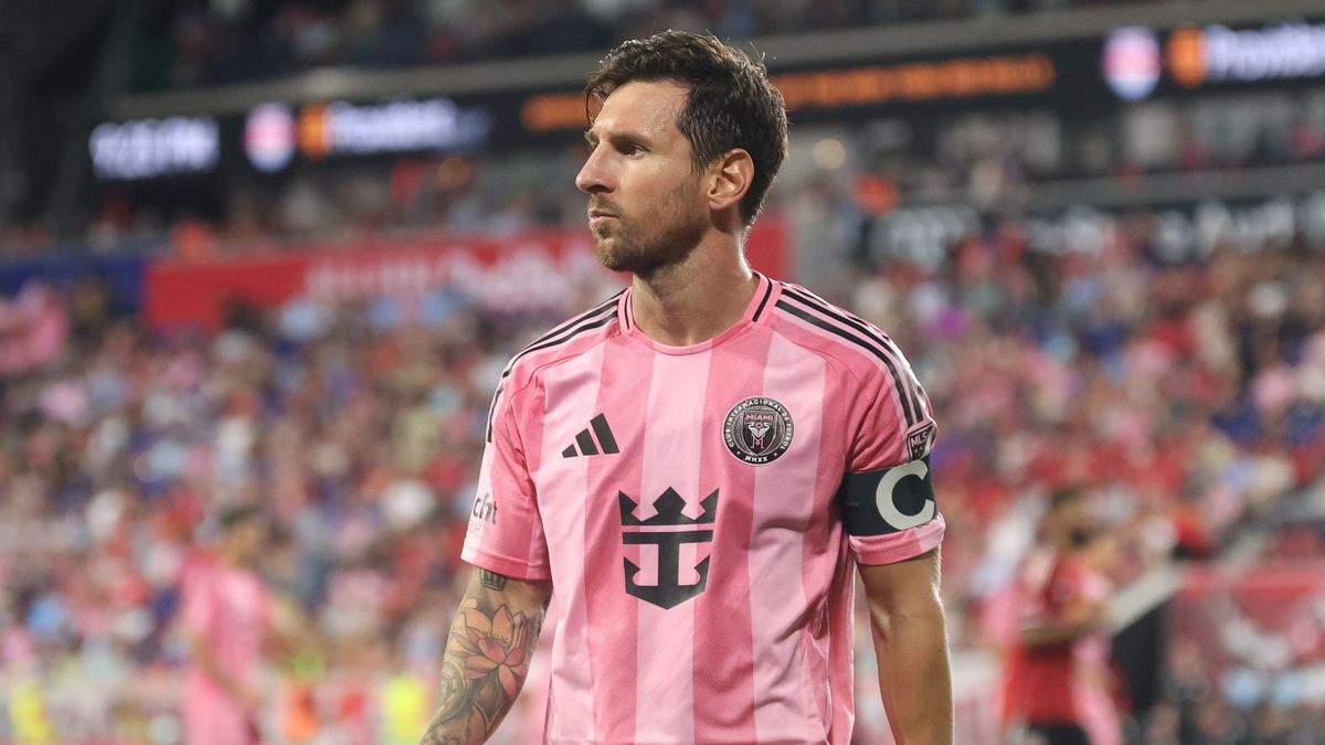 ForTheWin's tweet image. Why isn't Lionel Messi playing in the MLS All-Star Game? ftw.usatoday.com/story/sports/s…