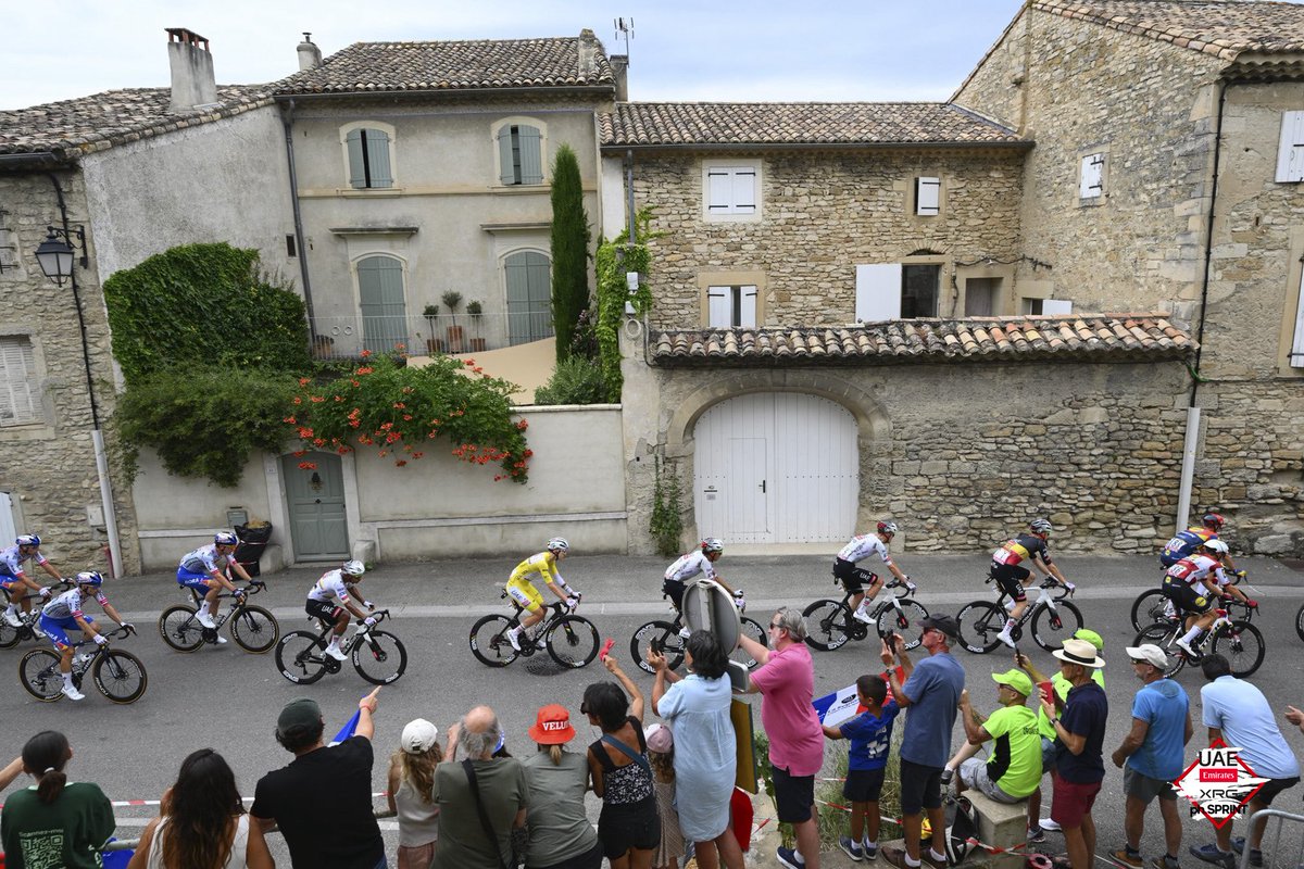 TeamEmiratesUAE's tweet image. Stage 17 done safely💛✔️.
Tomorrow, we climb again. #TDF2025
#WeAreUAE