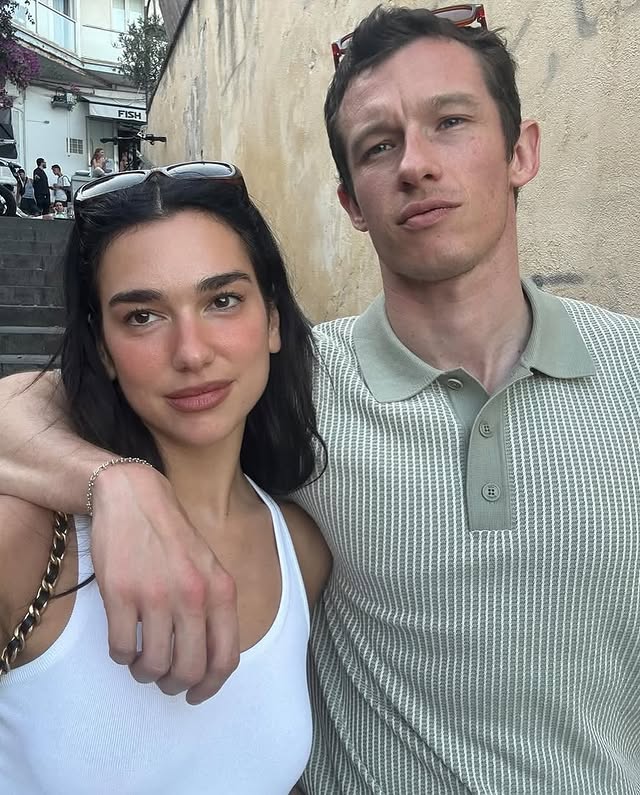 ErfanUND's tweet image. من مطمئنم از دوست پسر دوا لیپا توی سرعین اردبیل عسل با موم خریدم🤨