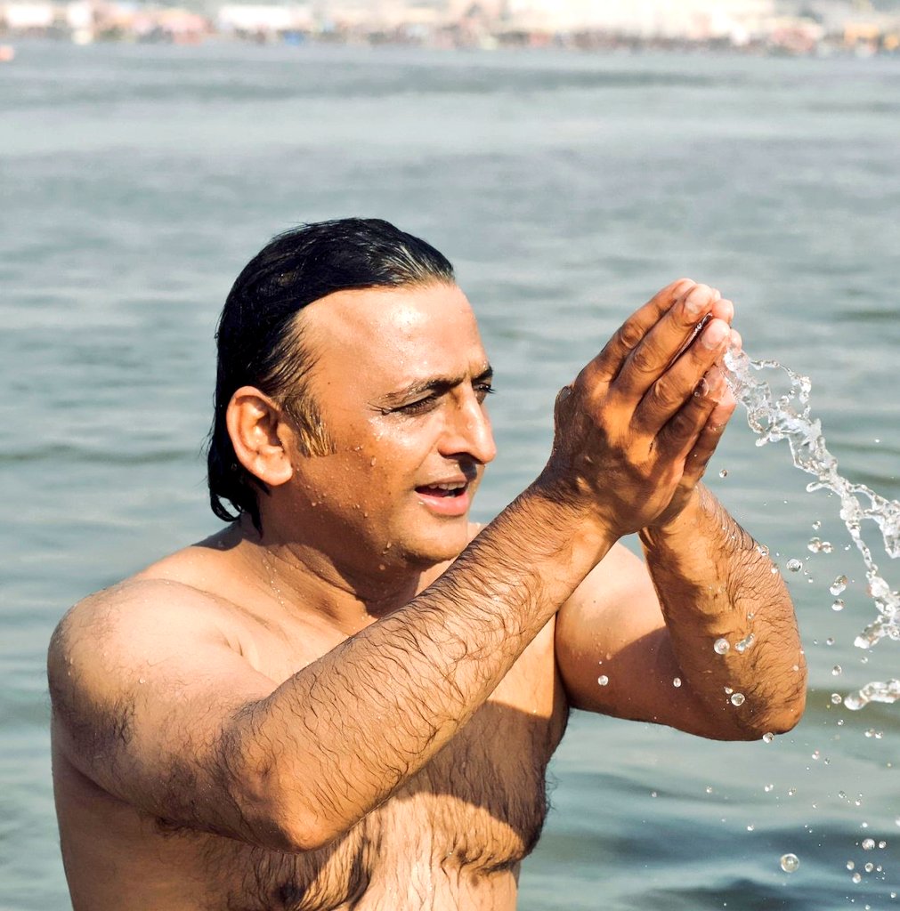 pankajyadav295's tweet image. सभी समाजवादी साथियों,समानता और संविधान बचाने की लड़ाई में अपनी आवाज़ बुलंद करें।
कृपया ज़्यादा से ज़्यादा ट्वीट करें ,
अब वक्त है,एकजुट होकर सेक्युलर भारत के पक्ष में खड़े होने का! #सेक्युलर_देश_सेक्युलर_अखिलेश
#सेक्युलर_देश_सेक्युलर_अखिलेश
#सेक्युलर_देश_सेक्युलर_अखिलेश