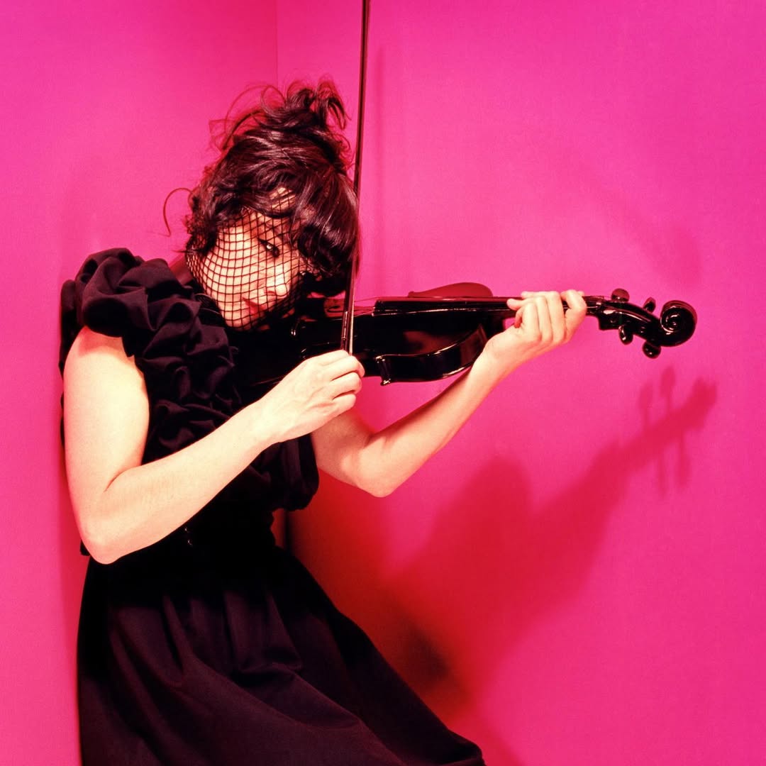 bjorkarchivee's tweet image. Björk by Dave Lachapelle, 2001.