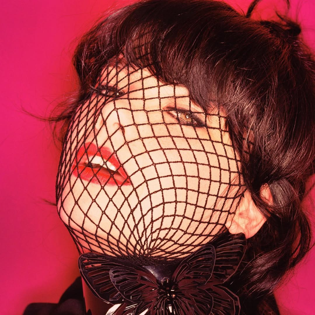 bjorkarchivee's tweet image. Björk by Dave Lachapelle, 2001.