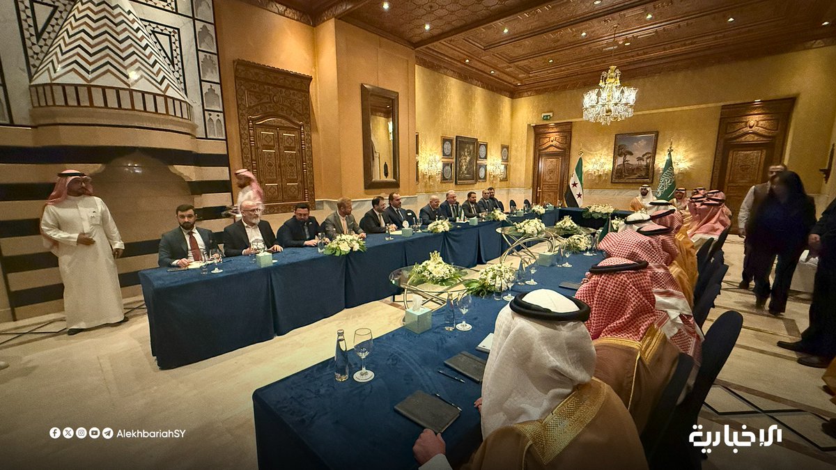 بدء جلسة مغلقة للمنتدى السوري السعودي في فندق الفورسيزن بدمشق برئاسة وزير الاقتصاد والصناعة محمد نضال الشعار ووزير الاستثمار السعودي خالد بن عبد العزيز الفالح وبمشاركة عدد من المسؤولين

#الإخبارية_السورية