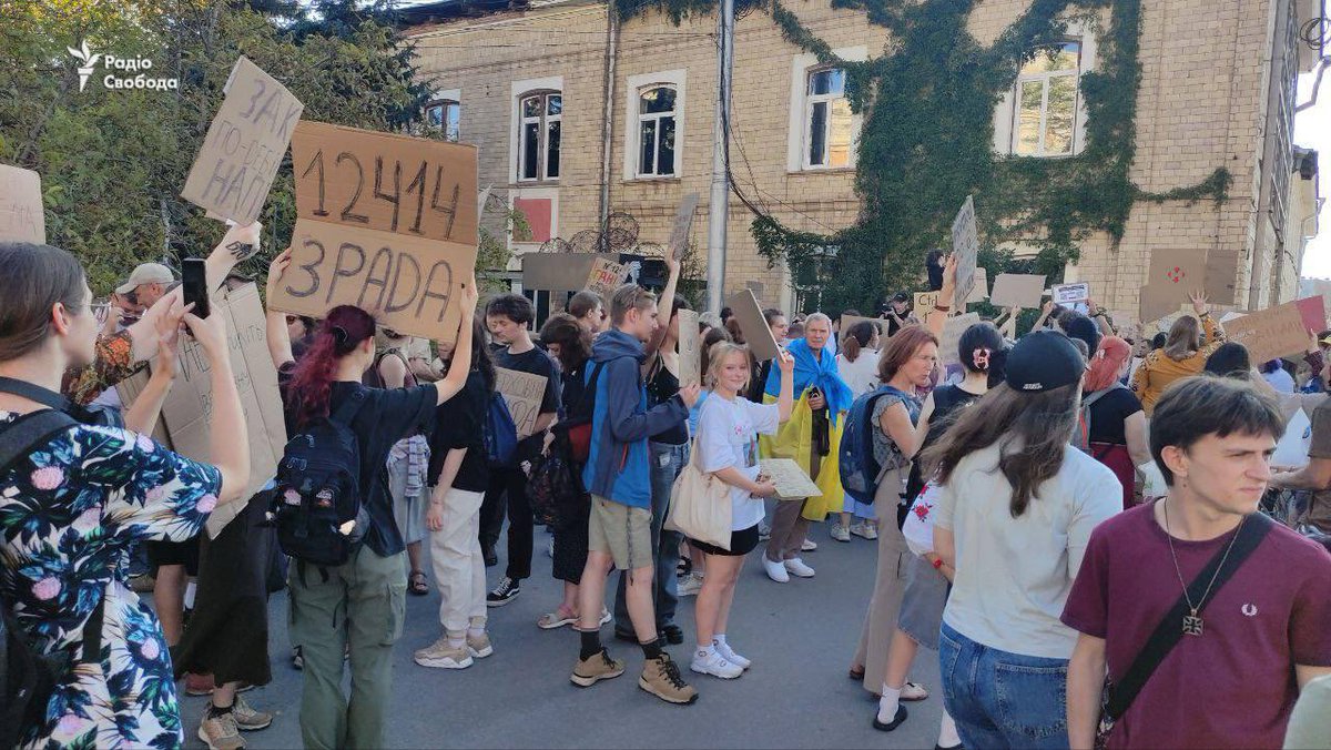 UkrReview's tweet image. 🇺🇦 Kharkiv, Dnipro, Odesa, Lviv, and Chernivtsi are joining the second day of protests against the law on NABU and SAPO.