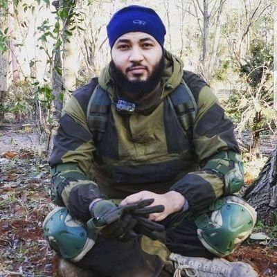 ahmadslmanx's tweet image. 🛑🇸🇾
النظام السوري يعتقل المقاتل المصري أحمد المنصور الذي جاهد في سوريا .
تعقيب : لقد نصحت الاحمق احمد منصور بالهروب من سوريا قبل شهر ، بكلمة اشرد باعكم الجولاني .
لم يسمع الكلمة.