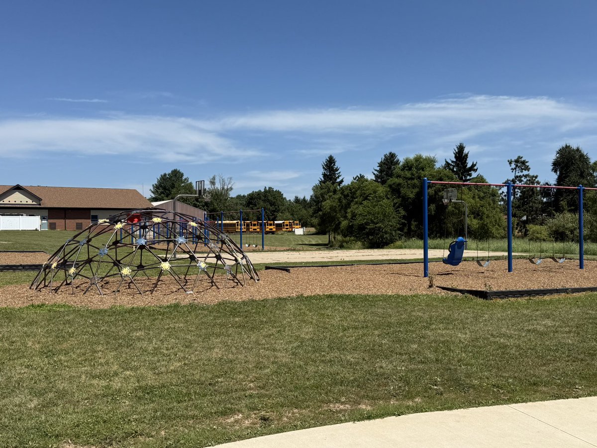 Thank you to Rich and the Operations team for getting down some fresh mulch on the GLE playgrounds. Sprucing up!