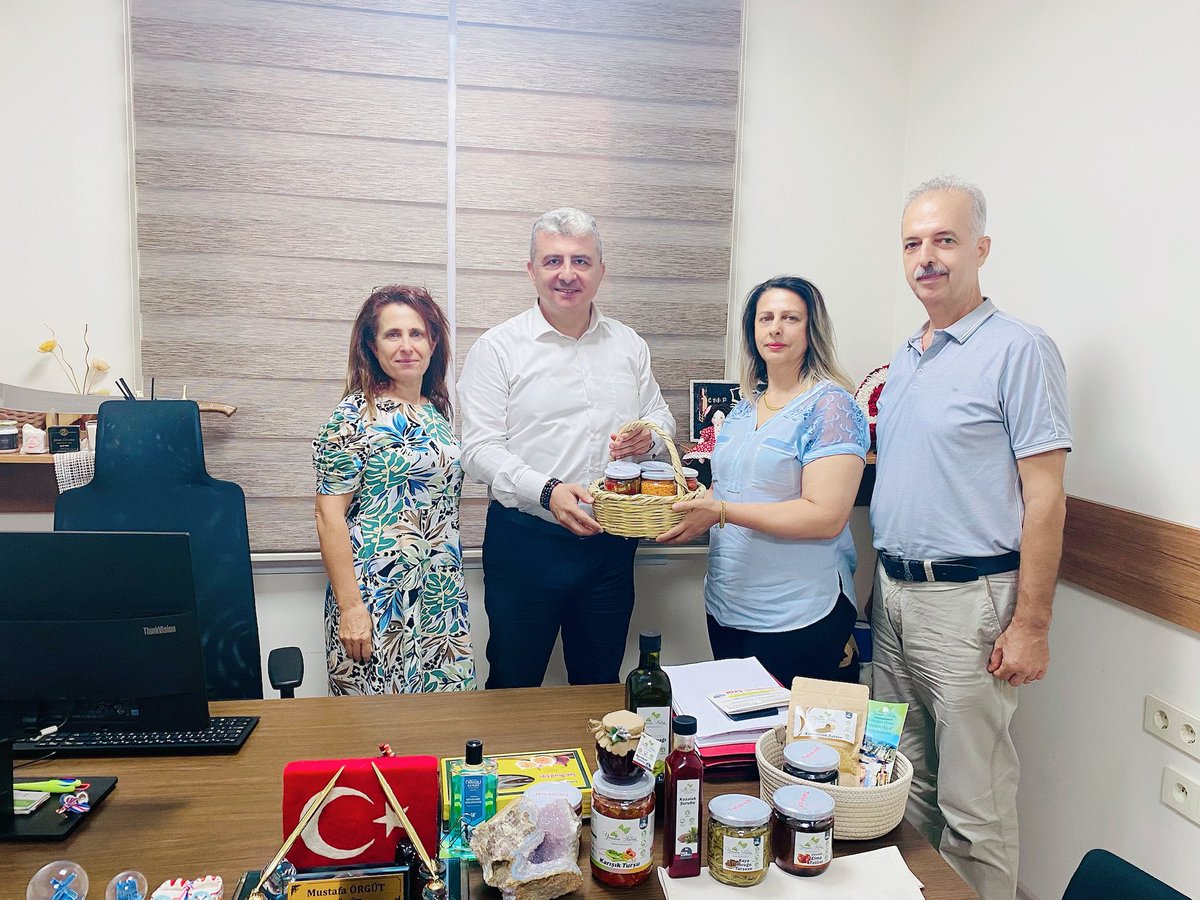 📍Hatay Valiliği 🇹🇷
📌Kadın Girişimci Sn. Songül HADİMOĞLU ve beraberindekiler ziyaretimize geldi. 
📌 Kadın girişimcilerimizi destekliyoruz. Kadın emeğini ekonomiye kazandırıyoruz. 
📌Güçlü Kadınlar Güçlü Hatay Güçlü Türkiye 
<a href="/MustafaMasatli/">Mustafa Masatlı</a> <a href="/HatayValiligi/">T.C. Hatay Valiliği</a> #HayatHatay