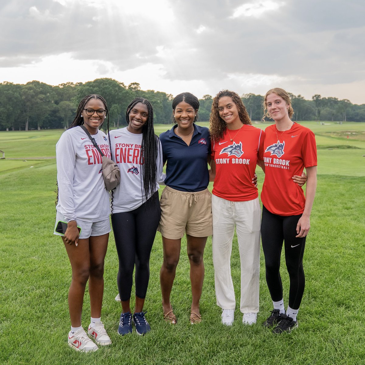 StonyBrookWBB's tweet image. Took to the links for the Stony Brook Athletics Golf Classic ⛳️

🌊🐺 x @SeawolvesUnited