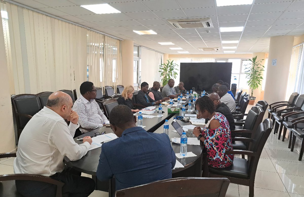UNDPSierraLeone's tweet image. @UNDPSierraLeone & the Office of the Chief Minister convened a productive Elections Project Board meeting, advancing the 2025 workplan on electoral reform, inter-party dialogue & media literacy.
Thanks to @EUinSierraLeone, @CanadainSL, @IcelandinSalone, @IrlEmbFreetown & #PBF