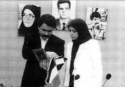 یه سوالی از مجاهدین دارم و تا بحال برام روشن نشده اینه 
تو مراسم عروسی سازمانی بین مریم قجر عضدانلو و مسعود رجوی، مهدی ابریشمچی به عنوان شوهر اول چه نقشی ایفا کرد ؟؟؟؟
آیا ساقدوش داماد بود یا عاقد و یا حتی شاهد ؟؟؟
آیا فیلمی درباره احساسات مهدی ابریشمچی در اون لحظه موجود هست؟؟