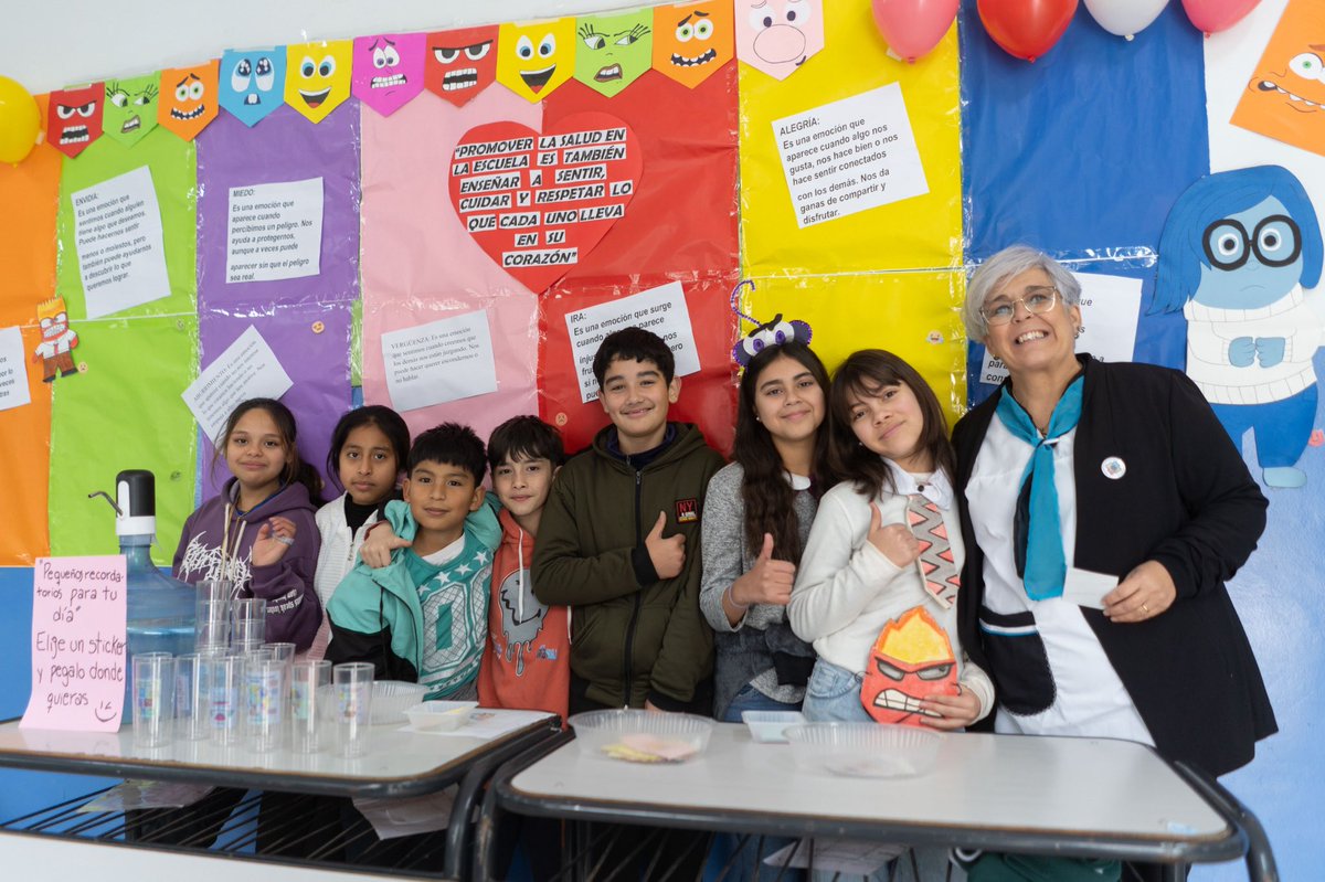 alfredocornejo's tweet photo. En la escuela 1-150 Silvano Rodríguez Díaz, lanzamos el Programa Escuelas Promotoras de Salud, una iniciativa del @MendozaGobierno junto a la Organización Panamericana de la Salud que busca promover un entorno físico y social saludable en todos los aspectos de la vida escolar mediante una participación activa de toda la comunidad educativa.  

En esta primera etapa son 6 las escuelas que ya forman parte de esta estrategia integral y cerca de 300 inscriptas. Aspiramos a que todas las instituciones educativas de la provincia se comprometan en la prevención de enfermedades, enseñando hábitos saludables, vacunación a tiempo, buena nutrición y actividad física para que nuestros chicos crezcan sanos y con más herramientas para el futuro.