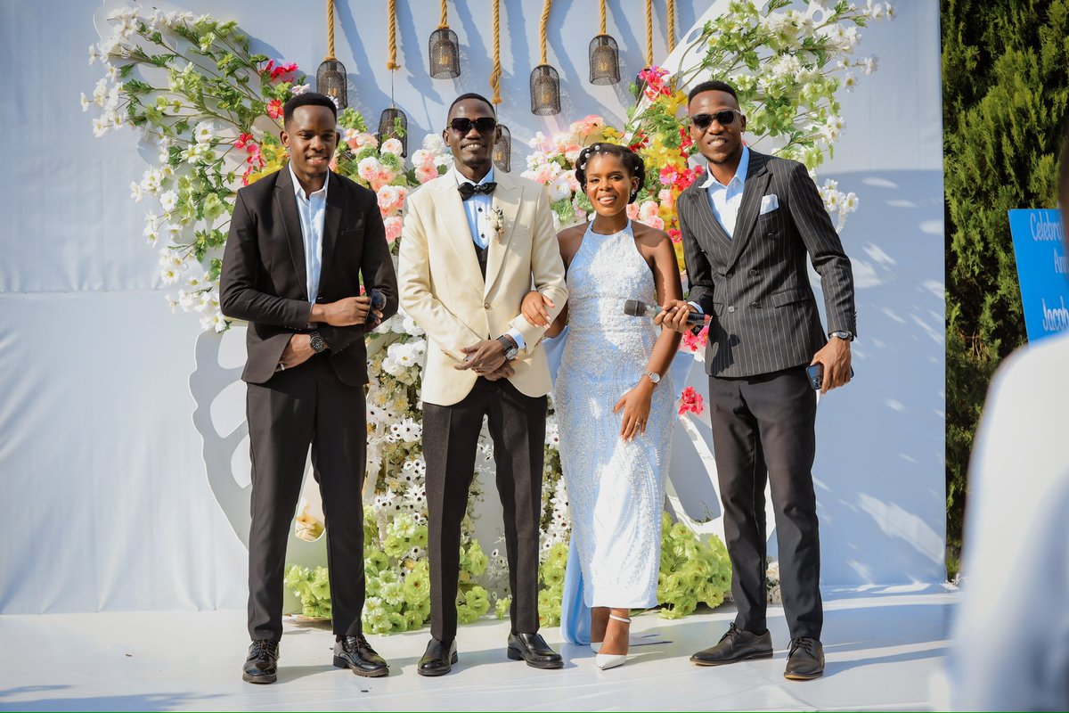#HypeTakeOver (@paulselah) on Twitter photo Keeping it smooth and simple! 🎤
Ladies and Gentlemen, I present to you Jacob and Melinda.
Such an honor to host your big day alongside <a href="/URBANDJAY/">#UrbanDeejayLive</a>
#LoveWins ♥️ Keeping it smooth and simple! 🎤
Ladies and Gentlemen, I present to you Jacob and Melinda.
Such an honor to host your big day alongside <a href="/URBANDJAY/">#UrbanDeejayLive</a>
#LoveWins ♥️