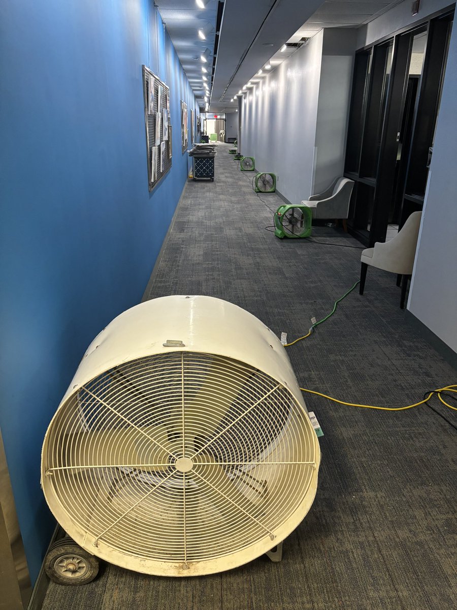 kenterdahl's tweet image. This is the aftermath of that catastrophic transformer failure at @kare11 yesterday. New transformer going in now, while a huge backup generator gets our critical systems back online today. Fire didn’t reach inside but smoke sure did. Not sure when we’ll be back inside working.