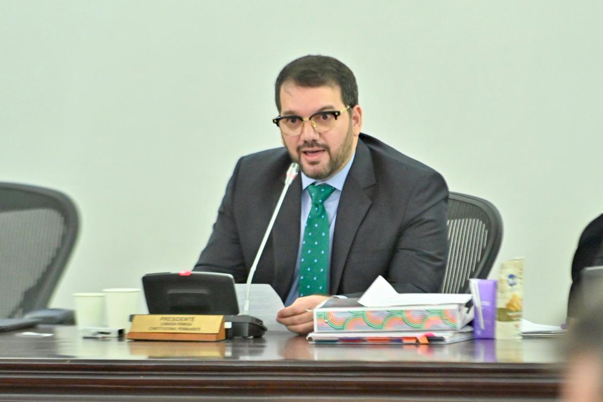 🏛️ | En su primer discurso como Pdte. el senador <a href="/juliochagui/">𝗝𝗨𝗟𝗜𝗢 𝗖𝗛𝗔𝗚𝗨𝗜</a> dijo: “A cada uno, sin distinción de partido o ideología, mi reconocimiento, porque todos los que estamos aquí sabemos que esta Comisión no solo hace las leyes, sino que construye democracia y defiende las libertades”.