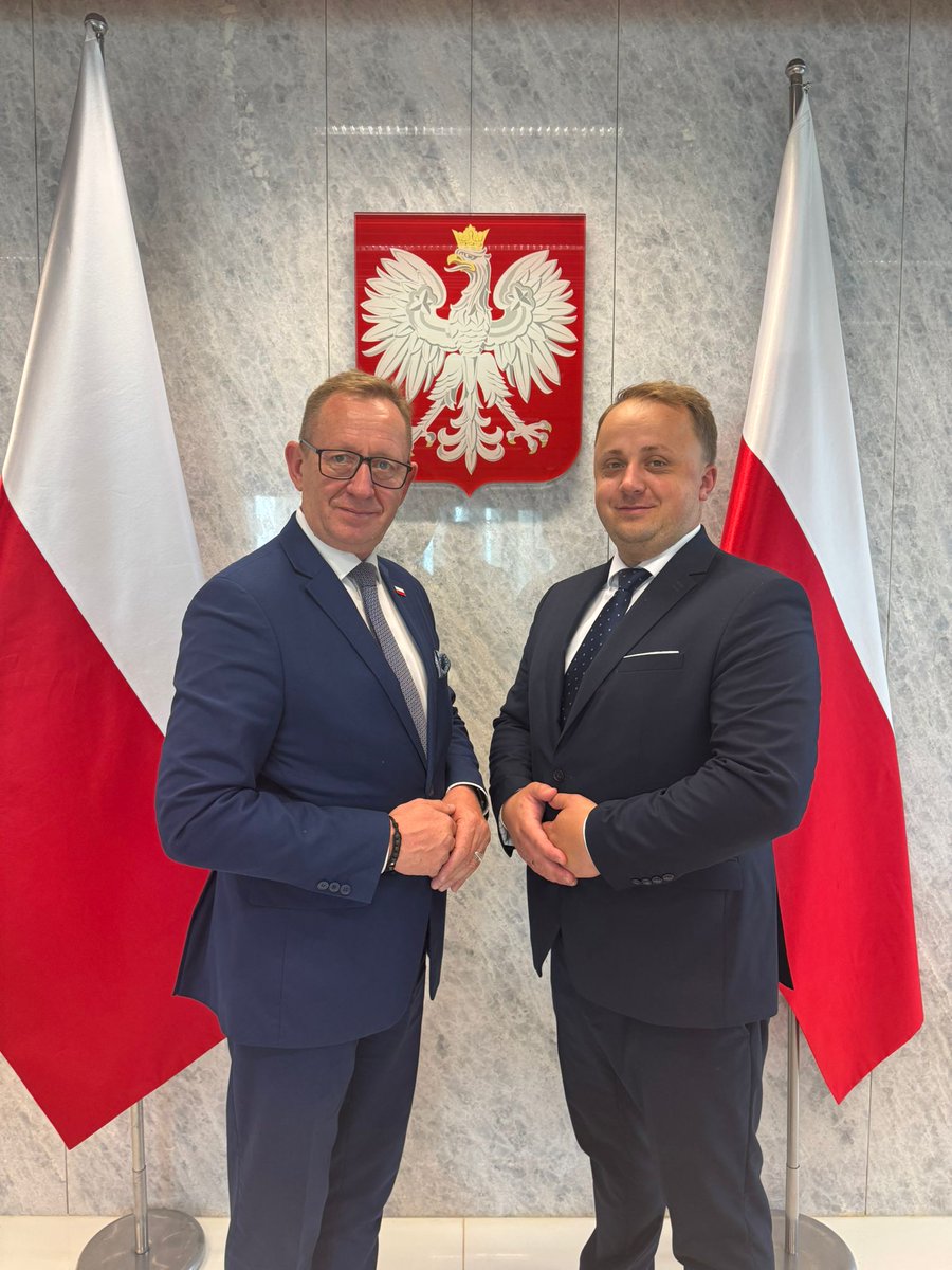 🇵🇱 Dziś w Sejmie RP ze mną dyr Rafał Skoczylas – członek Rady Politycznej Prawa i Sprawiedliwości, mój bliski współpracownik i osobisty przyjaciel. 🤝
🇵🇱 Z dumą reprezentujemy ziemię opoczyńską. 
🇵🇱 Z pokorą pracujemy dla Polski.

#Opoczno #Sejm  #PiS #Polska #Sejm