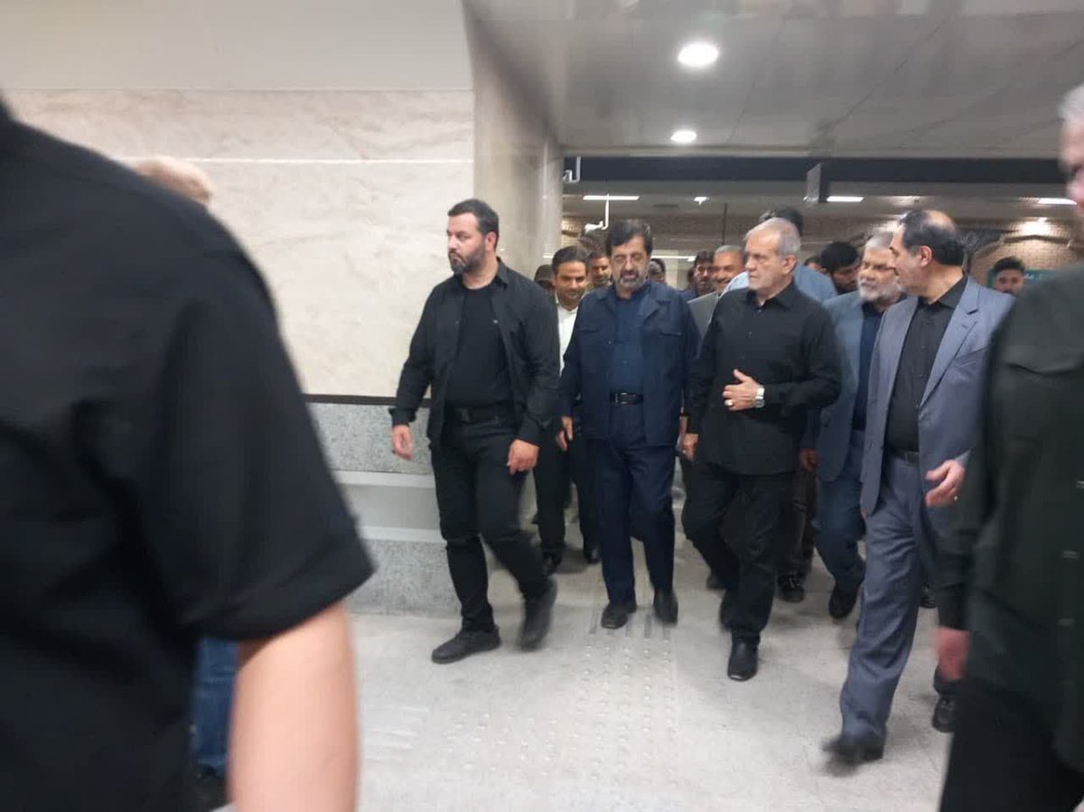 ZahraShams38434's tweet image. مسعود پزشکیان رئیس جمهور در ادامه سفر خود به شهر مقدس قم با حضور در میدان مطهری قم از طرح مترو بازدید کرد