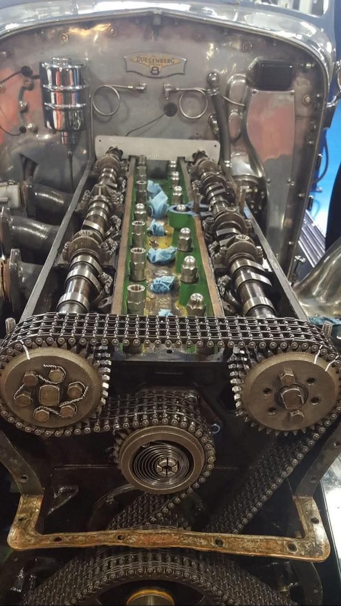 ElonTusk_4Real's tweet image. A 100 year old straight 8 from Deusenberg
Cars used to be built to last
This is the original block and internals and after an optional refreshing will run for another 100 years
Look at that timing chain- looks like it came off a Rolls Royce Merlin
Don't buy cars made…