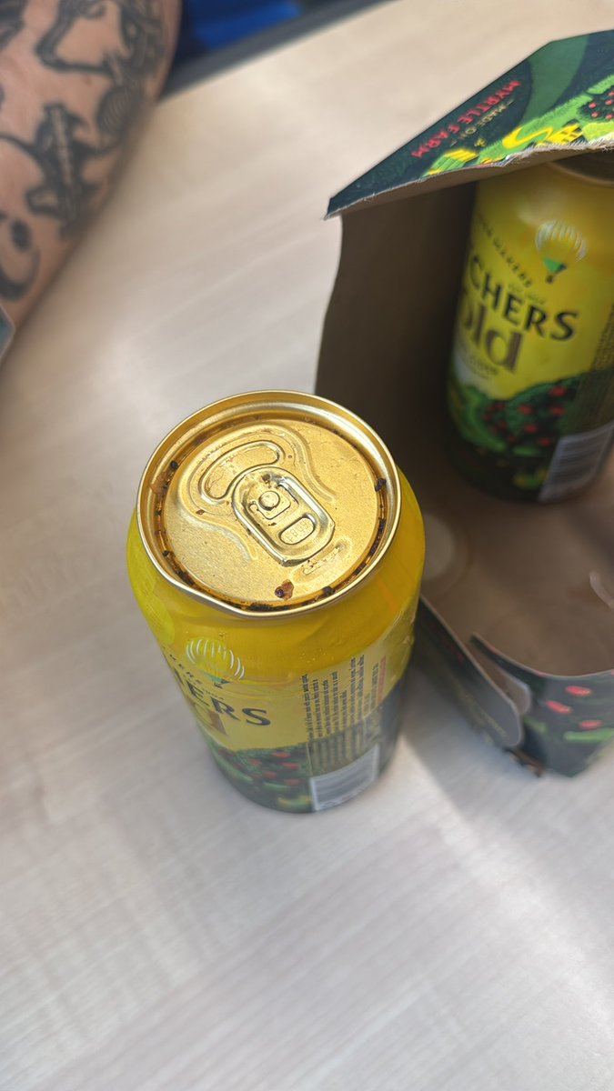 YasminCoeMusic's tweet photo. Absolute state of the can I just bought @thatchers_cider my train pint is ruined :(
#cidergate https://t.co/yvp9P6UXHu