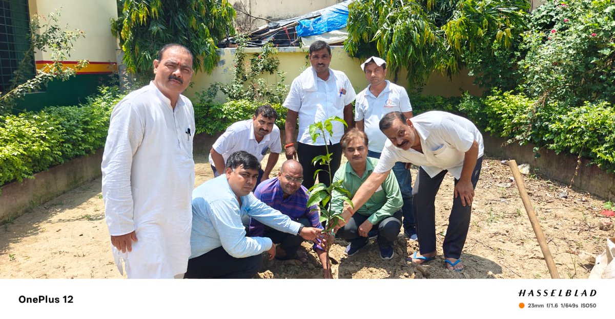 🌳 #प्रकृति_मित्र 🌳
Name - उमेश चन्द्र शुक्ला 
Address-  P S Gulariha campierganj
<a href="/shikshansamvad/">मिशन शिक्षण संवाद @shikshansamvad</a>  <a href="/teachersclubup/">teachers club</a> <a href="/UNEP/">UN Environment Programme</a> @eriksolheim <a href="/myogiadityanath/">Yogi Adityanath</a> <a href="/narendramodi/">Narendra Modi</a> <a href="/DEFCCOfficial/">Department of Environment, Forest & Climate Change</a> <a href="/basicshiksha_up/">Department Of Basic Education Uttar Pradesh</a> <a href="/Rupendersingh02/">Rupender Singh MSS</a>
साभार- टीम प्रकृति मित्र 
मिशन शिक्षण संवाद
#EkPedMaaKeNaam