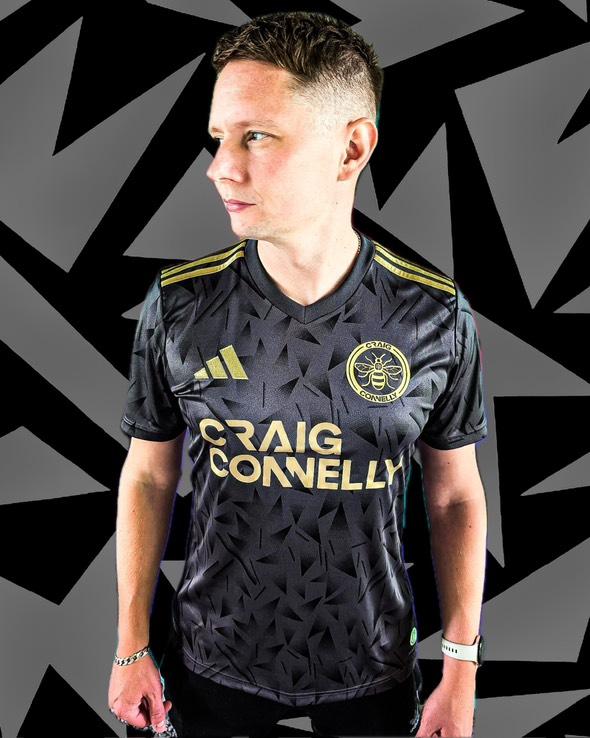 craig_connelly's tweet image. So buzzing to announce my Club FC shirt is now on sale ! I really love Adidas and the black & gold just looked so classy. I went with a Manchester Bee as the crest to pay tribute to the city which helped me launch my career clubfc.uk/product/craig-…
Thanks for the support ❤️🐝