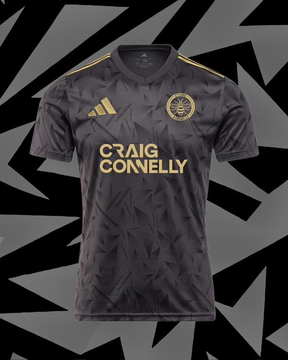 craig_connelly's tweet image. So buzzing to announce my Club FC shirt is now on sale ! I really love Adidas and the black & gold just looked so classy. I went with a Manchester Bee as the crest to pay tribute to the city which helped me launch my career clubfc.uk/product/craig-…
Thanks for the support ❤️🐝