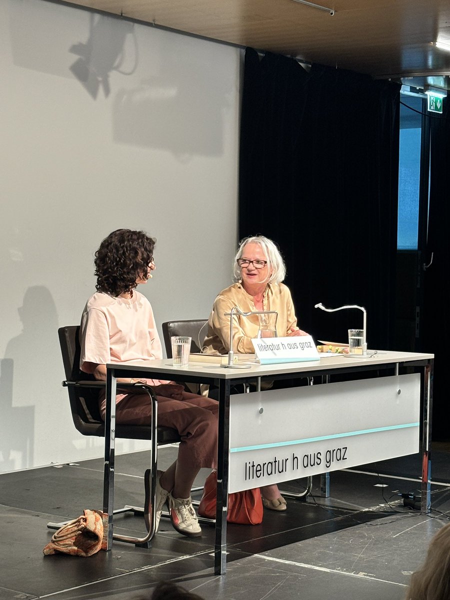 Heute liest Nava Ebrahimi im ausgebuchten <a href="/LithausGraz/">Literatur h aus Graz</a> aus ihrem Roman „Sechzehn Wörter“. Durch den Abend führt Hildegard Kernmayer.