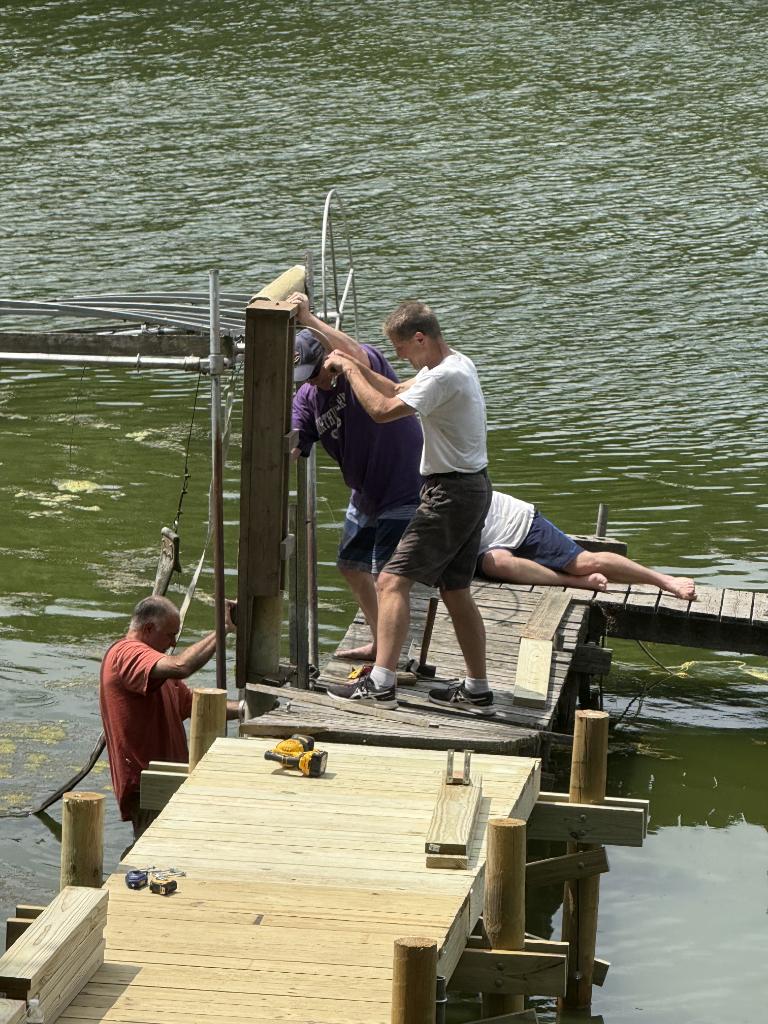 NiemotkaMike's tweet image. Great time with friends, got some serious dock construction done too. #lizjny