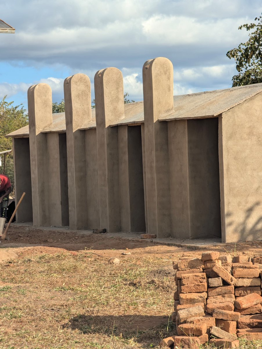 🏥 Real change, real impact.
Through #CLM, rural clinics in Shamva, Rushinga &amp; more now have:
✅ Clean water
✅ Toilets
✅ Blankets for patients
Community-led monitoring works.
#ZiCHIReBC #HealthIsARight #RuralHealthMatters