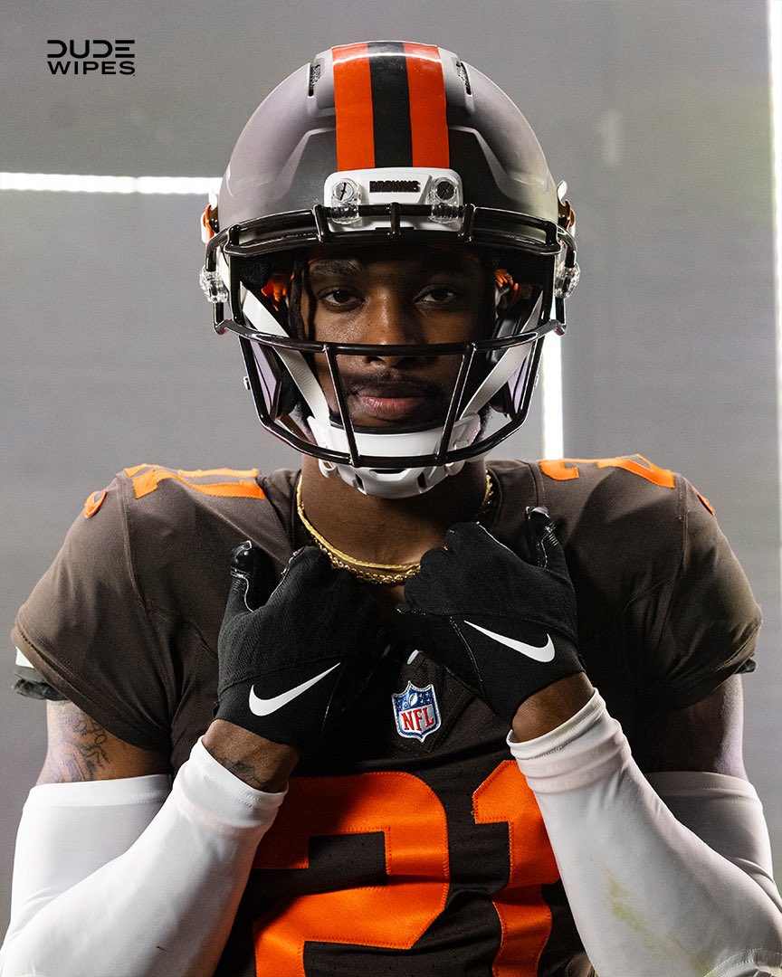 NickCaminoWKYC's tweet image. The #Browns have unveiled a new alternate helmet. It’s brown.
Thoughts?