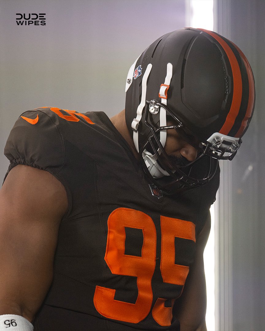 NickCaminoWKYC's tweet image. The #Browns have unveiled a new alternate helmet. It’s brown.
Thoughts?