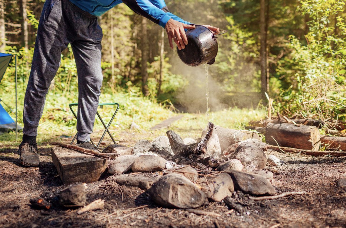 Campfire Safety 🏕️: use paper or kindling — never flammable liquids — to start your fire. Keep flammable items two metres away and never leave a fire unattended. Fully extinguish it before leaving. parachute.ca/en/injury-topi… #SafetyTips #TurnSafetyOn
