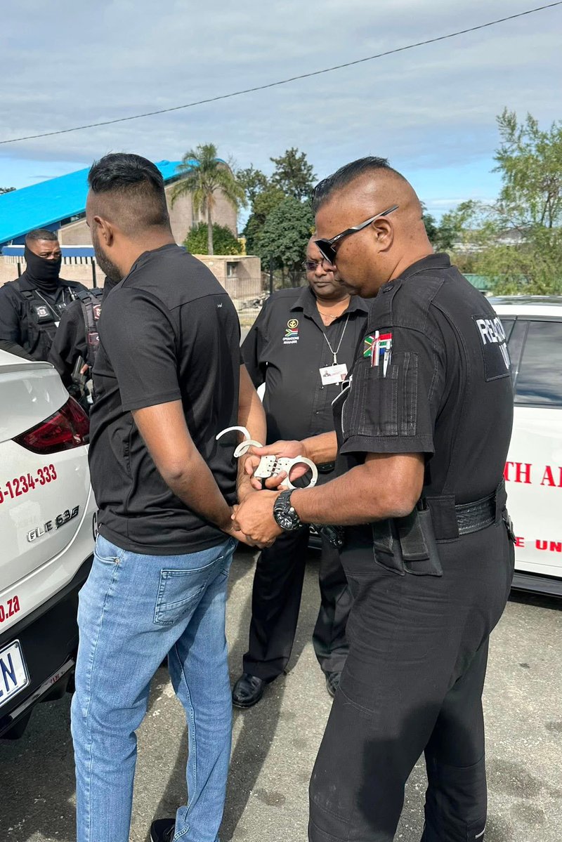 PrimeTimeNewsZA's tweet image. Verulam Seafood Skelm Arrested
A 28-year-old man from Mt. View, KZN, was arrested by Reaction Unit South Africa (RUSA) on Wednesday, July 23, 2025, for defrauding a Lotusville seafood store of approximately R10,000 worth of prawns, crab, calamari, and fish. The suspect, wanted…