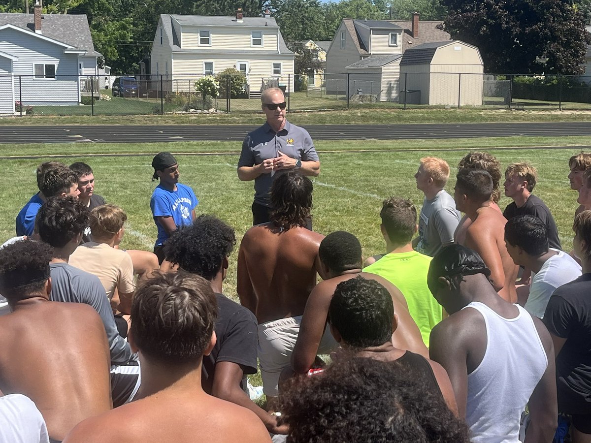 joel12p's tweet image. Another great day of Team Camp for the Maples! 

Coach’s shout outs to Luke Bruggeman, Prince Sager, and Yandel Hernandez.

A special thank you to @Coach_Palka of @AdrianCollegeFB for stopping by today. Excellent message from one of the best in the business.

#TDC
