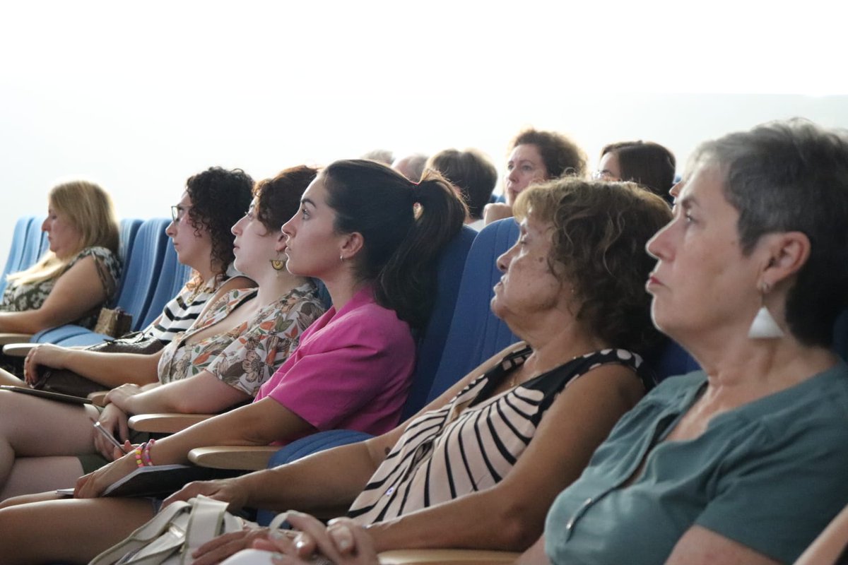 SalutGOIB's tweet image. La consellera de Salut @manuelaG_Romero presenta a Eivissa el protocol «Entén-me», que millora l'accessibilitat en l'entorn sanitari de persones amb necessitats especials
➡️Gairebé 5.000 persones podran acollir-se a les Pitiüses a aquest nou protocol
🔗 tn.caib.es/YrIQE9q5jnbz
