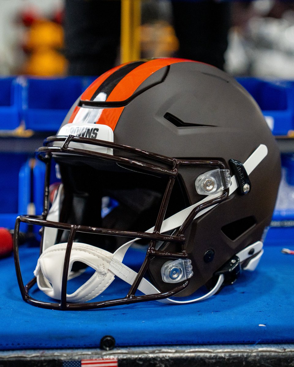 Riddell Collectibles (@riddell_collect) on Twitter photo There's a new 'Alpha Dawg'. Introducing the <a href="/Browns/">Cleveland Browns</a>
2025 On-Field Alternate helmet. There's a new 'Alpha Dawg'. Introducing the <a href="/Browns/">Cleveland Browns</a>
2025 On-Field Alternate helmet.