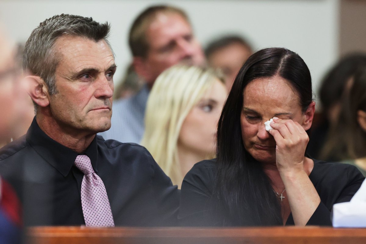 PAULANEALMOONEY's tweet image. "I respectfully decline," says #BryanKohberger, when asked if he wanted to speak.

"#Coward!" A man yells. 

Judge Hippler says, "Please." 

Then the judge goes on to call Bryan a coward in his pre-sentencing speech.