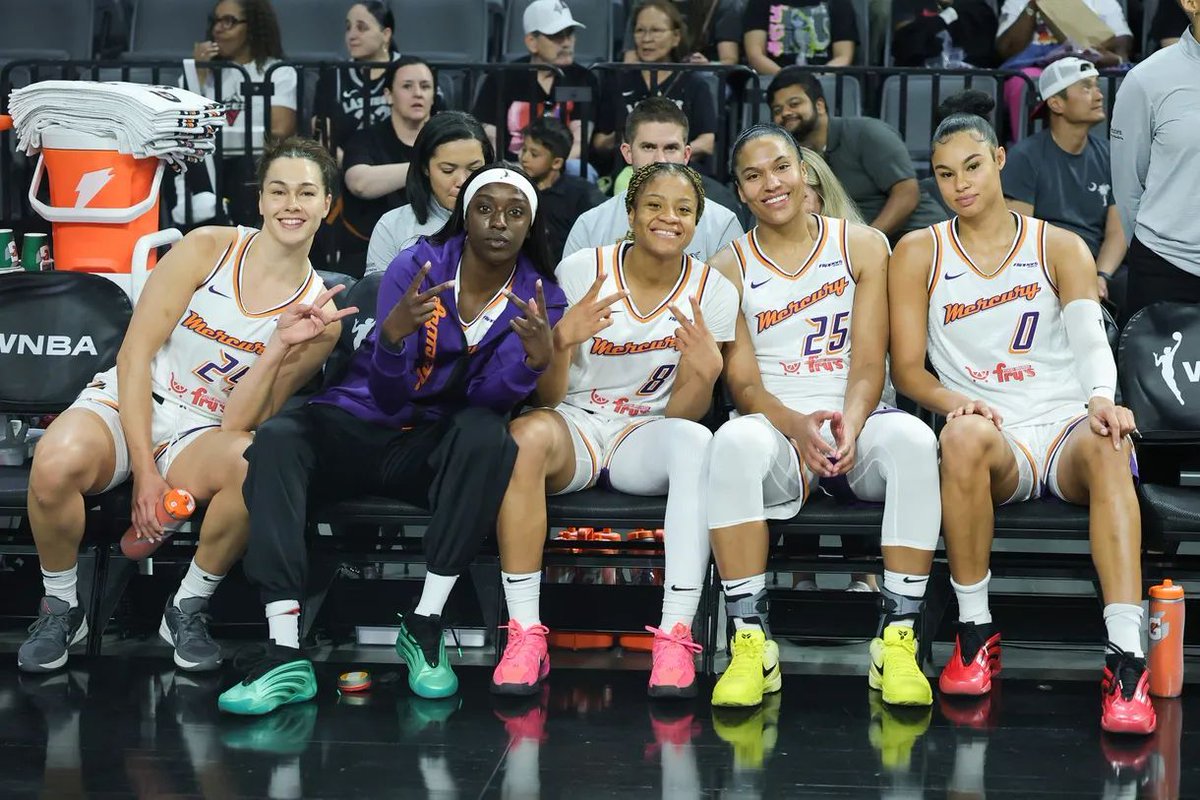 SwishAppeal's tweet image. Not everything went right for the Mercury in the first half of the #WNBA season. Yet, they're still in 3rd place.
So what might the peak Mercury look like?
@nemchocke on how PHX can become the best version of themselves in the second half: sbnation.com/e/24235643