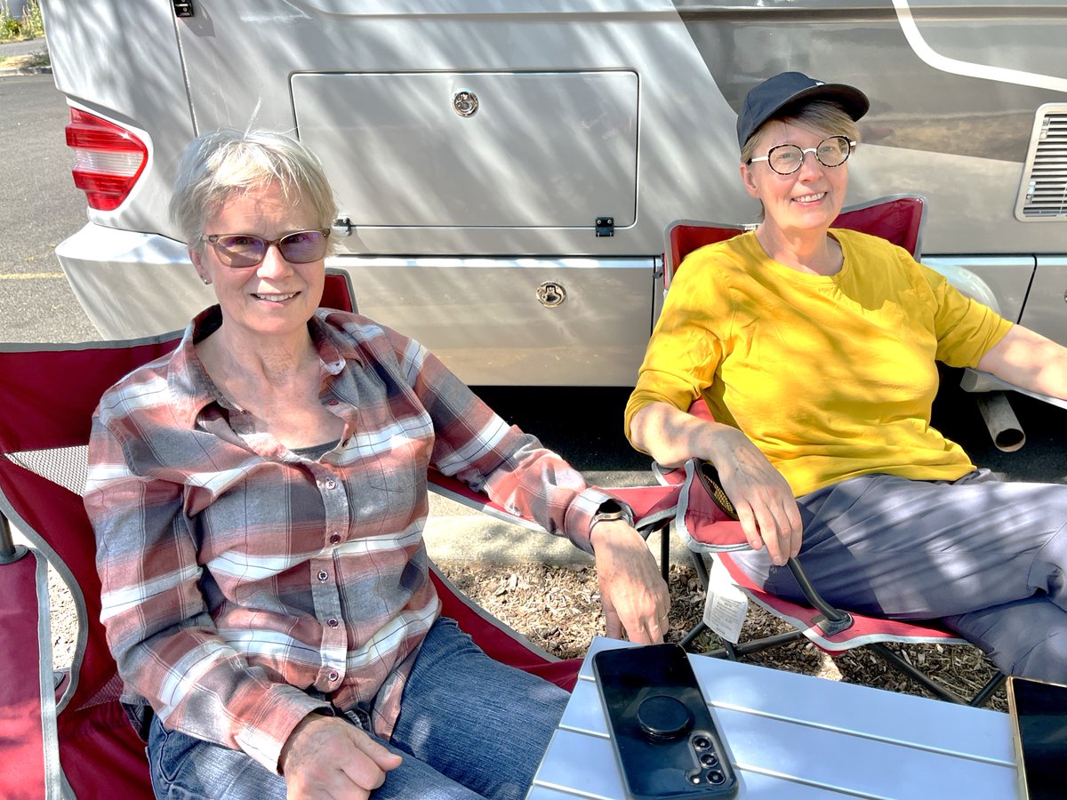 RedCrossCasc's tweet image. “You never think that you’ll be there, and you don’t know what it’s like until you are here. We are taking it okay but we’re all kind of numb.” Shelley Swansen and her sister had to evacuate from the Burdoin Fire and have been staying at our shelter at The Dalles Middle School…