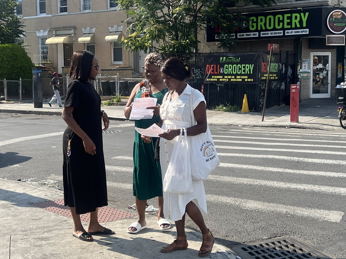 NYSBichotteHerm's tweet image. 🚇 It’s the final week of our Summer Subway Office Hours!
My team has been hitting train stations across District 42, and we’ve had a blast meeting, greeting, and assisting the community—answering questions, listening to concerns, and making sure your voices are heard.
📍Catch…