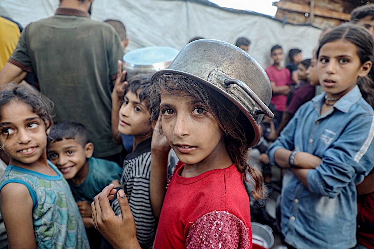 Reforma's tweet image. Más de 100 organizaciones de ayuda advirtieron que una 'hambruna masiva' se propaga en la Franja de Gaza por el asedio del Gobierno israelí.
reforma.com/6C11br
📷Xinhua