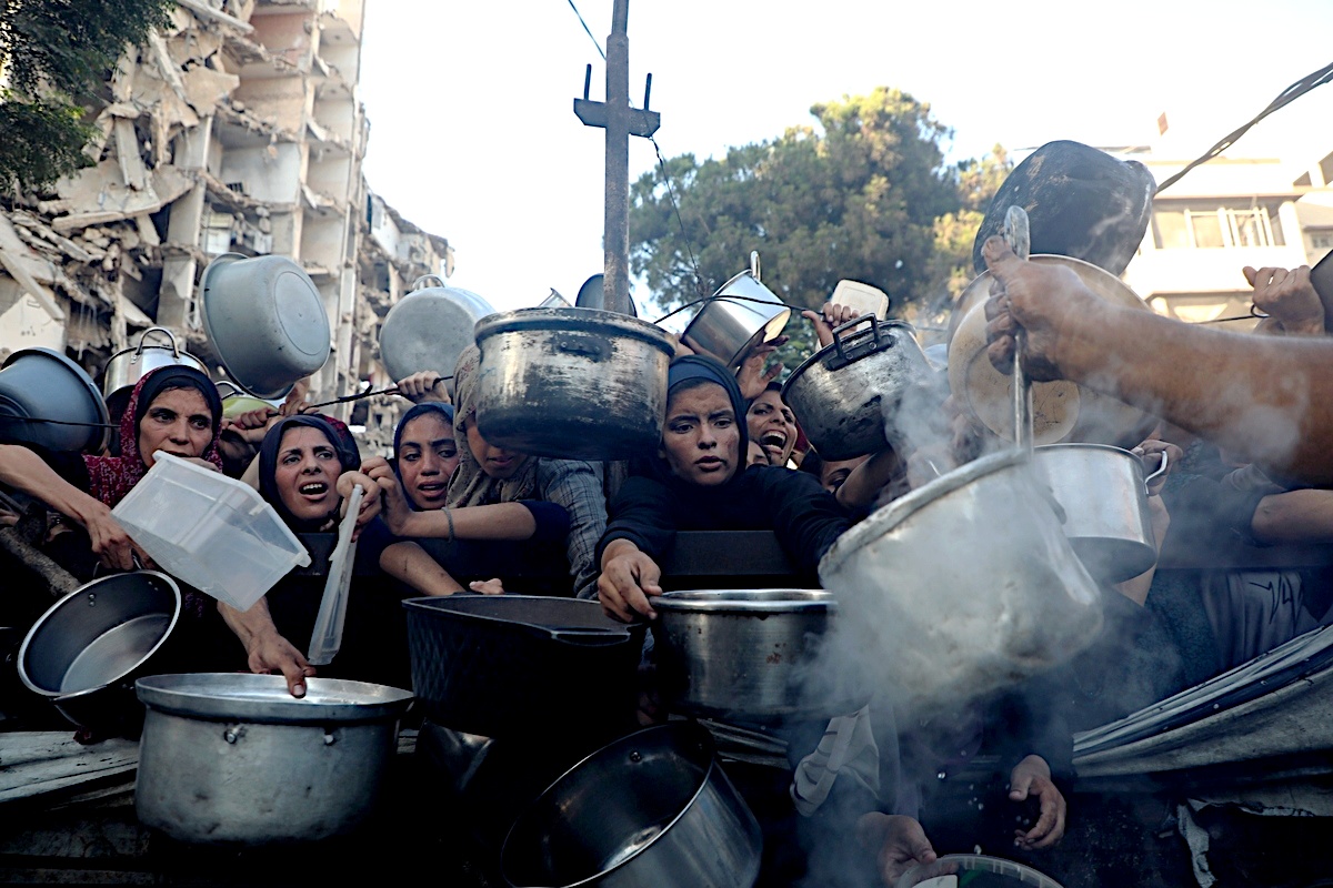Reforma's tweet image. Más de 100 organizaciones de ayuda advirtieron que una 'hambruna masiva' se propaga en la Franja de Gaza por el asedio del Gobierno israelí.
reforma.com/6C11br
📷Xinhua